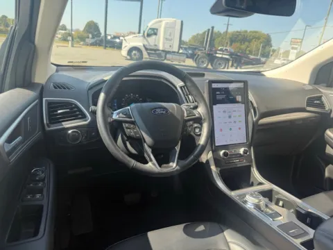 More photos of 2024 Ford Edge SEL at Jerry Hunt Supercenter - Lexington, NC