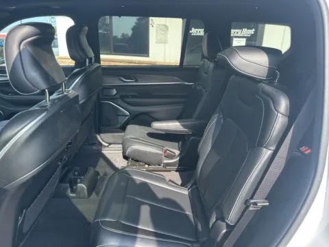More photos of 2021 Jeep Grand Cherokee L Overland at Jerry Hunt Supercenter - Lexington, NC