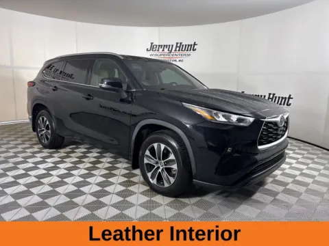 More photos of 2020 Toyota Highlander XLE at Jerry Hunt Supercenter - Lexington, NC