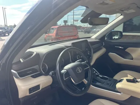Another view of 2020 Toyota Highlander XLE for sale in Lexington, NC at Jerry Hunt Supercenter - Lexington