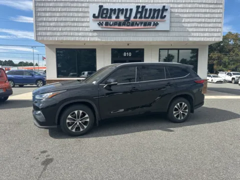 Black 2020 Toyota Highlander XLE for sale in Lexington, NC