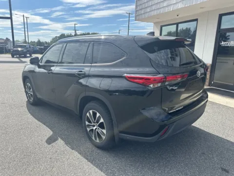 More photos of 2020 Toyota Highlander XLE at Jerry Hunt Supercenter - Lexington, NC