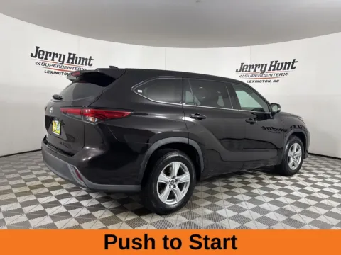 More photos of 2021 Toyota Highlander L at Jerry Hunt Supercenter - Lexington, NC