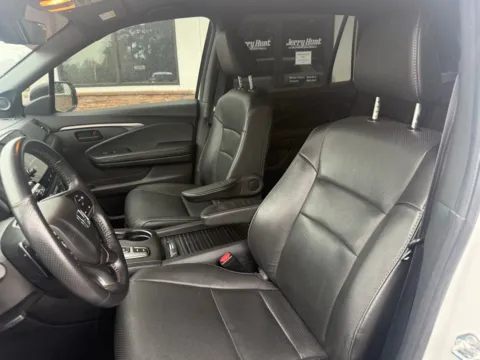Photos of 2022 Honda Passport EX-L for sale in Lexington, NC at Jerry Hunt Supercenter - Lexington