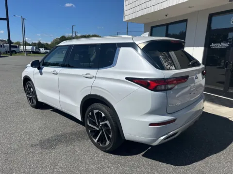 More photos of 2023 Mitsubishi Outlander SEL at Jerry Hunt Supercenter - Lexington, NC