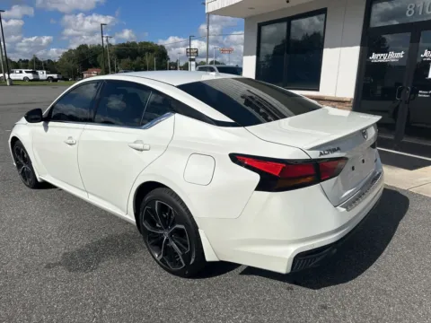 More photos of 2023 Nissan Altima 2.5 SR at Jerry Hunt Supercenter - Lexington, NC