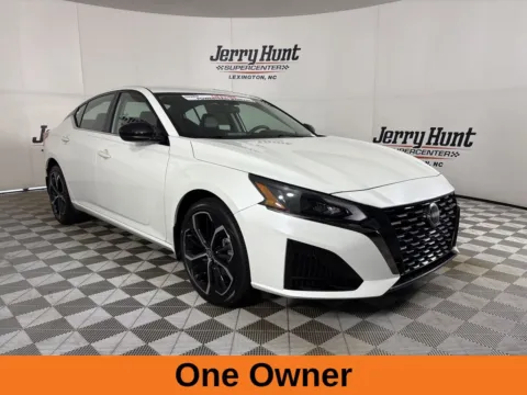 More photos of 2023 Nissan Altima 2.5 SR at Jerry Hunt Supercenter - Lexington, NC