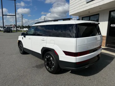 More photos of 2024 Hyundai Santa Fe SEL at Jerry Hunt Supercenter - Lexington, NC