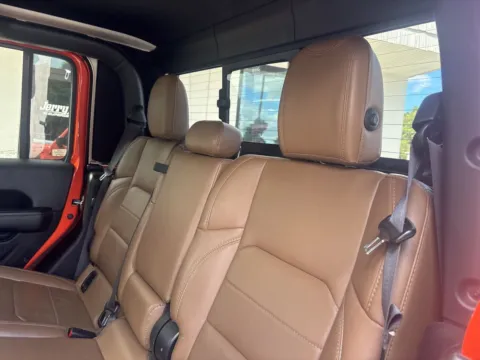 More photos of 2020 Jeep Gladiator Overland at Jerry Hunt Supercenter - Lexington, NC