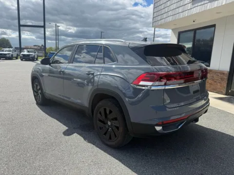 More photos of 2024 Volkswagen Atlas Cross Sport 2.0T SE w/Technology at Jerry Hunt Supercenter - Lexington, NC