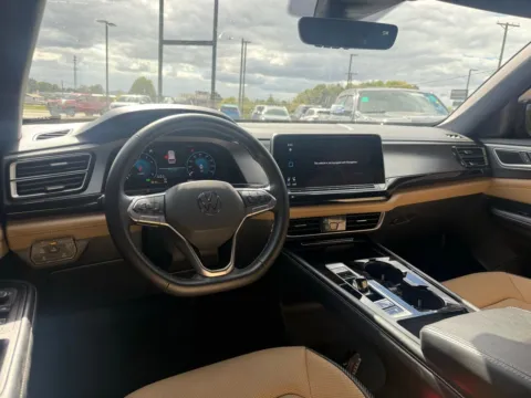 More photos of 2024 Volkswagen Atlas Cross Sport 2.0T SE w/Technology at Jerry Hunt Supercenter - Lexington, NC