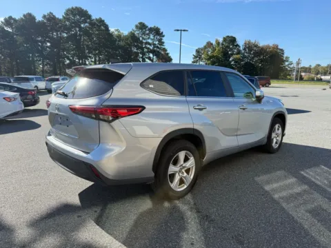 More photos of 2023 Toyota Highlander L at Jerry Hunt Supercenter - Lexington, NC