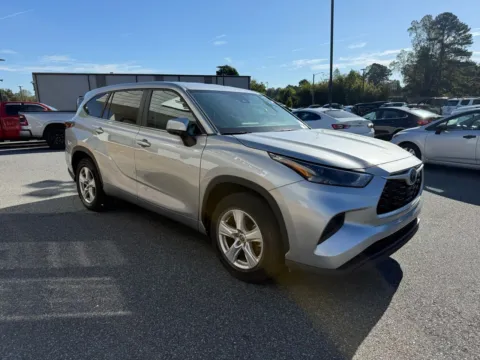 More photos of 2023 Toyota Highlander L at Jerry Hunt Supercenter - Lexington, NC