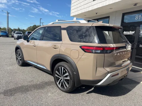 More photos of 2024 Nissan Pathfinder Platinum at Jerry Hunt Supercenter - Lexington, NC