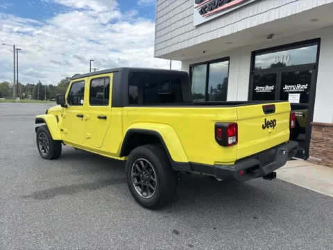 More photos of 2024 Jeep Gladiator Sport at Jerry Hunt Supercenter - Lexington, NC