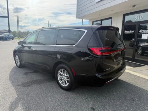 More photos of 2025 Chrysler Pacifica Select at Jerry Hunt Supercenter - Lexington, NC