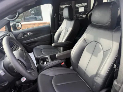 Photos of 2025 Chrysler Pacifica Select for sale in Lexington, NC at Jerry Hunt Supercenter - Lexington