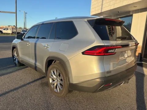 More photos of 2024 Toyota Grand Highlander Limited at Jerry Hunt Supercenter - Lexington, NC