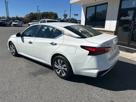 More photos of 2022 Nissan Altima 2.5 S at Jerry Hunt Supercenter - Lexington, NC