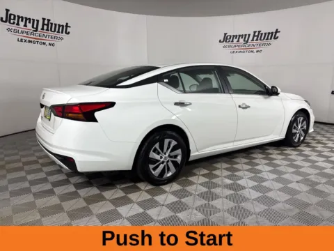 More photos of 2022 Nissan Altima 2.5 S at Jerry Hunt Supercenter - Lexington, NC