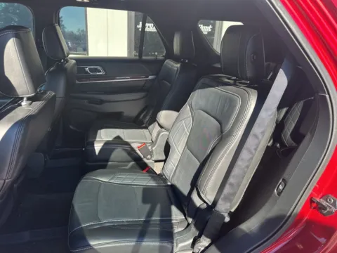 More photos of 2018 Ford Explorer Platinum at Jerry Hunt Supercenter - Lexington, NC