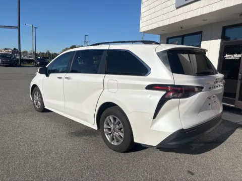More photos of 2023 Toyota Sienna XLE at Jerry Hunt Supercenter - Lexington, NC