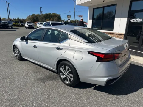 More photos of 2022 Nissan Altima 2.5 S at Jerry Hunt Supercenter - Lexington, NC