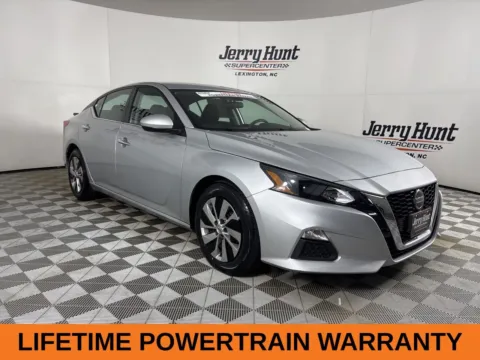 More photos of 2022 Nissan Altima 2.5 S at Jerry Hunt Supercenter - Lexington, NC