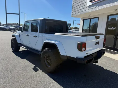 More photos of 2023 Jeep Gladiator Sport at Jerry Hunt Supercenter - Lexington, NC