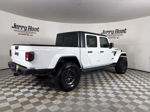 More photos of 2023 Jeep Gladiator Sport at Jerry Hunt Supercenter - Lexington, NC