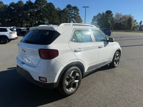 More photos of 2023 Hyundai Venue SEL at Jerry Hunt Supercenter - Lexington, NC