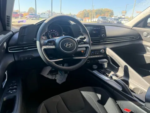 More photos of 2021 Hyundai Elantra SEL at Jerry Hunt Supercenter - Lexington, NC