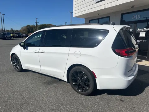 More photos of 2025 Chrysler Pacifica Limited at Jerry Hunt Supercenter - Lexington, NC