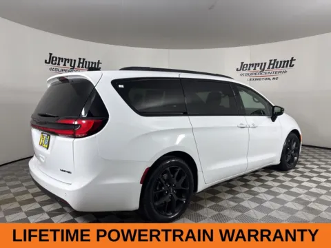 More photos of 2025 Chrysler Pacifica Limited at Jerry Hunt Supercenter - Lexington, NC