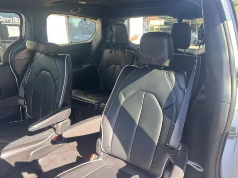More photos of 2025 Chrysler Pacifica Limited at Jerry Hunt Supercenter - Lexington, NC