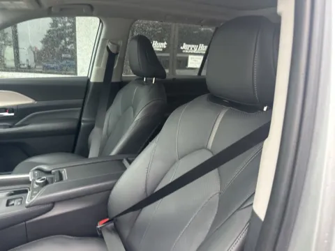 Photos of 2024 Toyota Grand Highlander Platinum for sale in Lexington, NC at Jerry Hunt Supercenter - Lexington