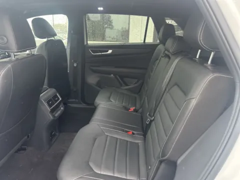More photos of 2024 Volkswagen Atlas Cross Sport 2.0T SEL R-Line at Jerry Hunt Supercenter - Lexington, NC