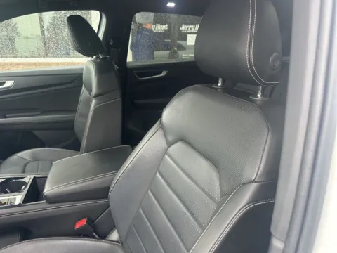 Photos of 2024 Volkswagen Atlas Cross Sport 2.0T SEL R-Line for sale in Lexington, NC at Jerry Hunt Supercenter - Lexington