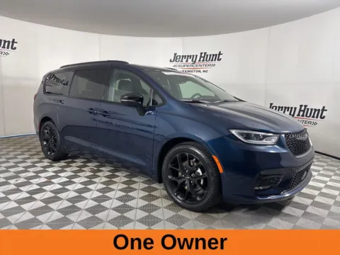 More photos of 2025 Chrysler Pacifica Limited at Jerry Hunt Supercenter - Lexington, NC