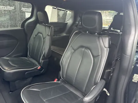 More photos of 2025 Chrysler Pacifica Limited at Jerry Hunt Supercenter - Lexington, NC