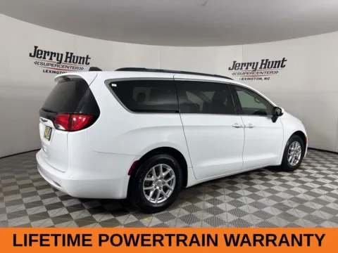 More photos of 2021 Chrysler Voyager LXI at Jerry Hunt Supercenter - Lexington, NC