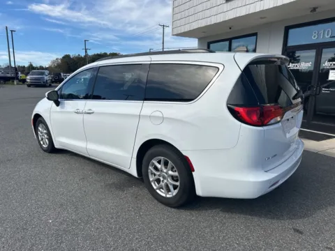 More photos of 2021 Chrysler Voyager LXI at Jerry Hunt Supercenter - Lexington, NC