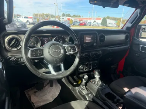 More photos of 2020 Jeep Gladiator Sport at Jerry Hunt Supercenter - Lexington, NC