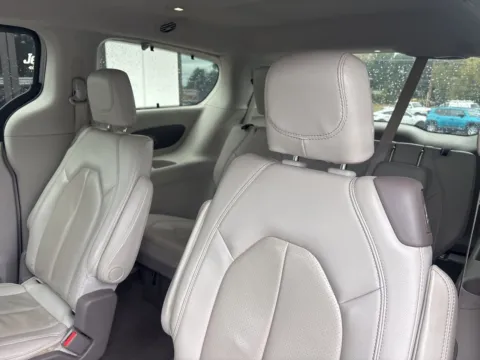 More photos of 2020 Chrysler Pacifica Touring L at Jerry Hunt Supercenter - Lexington, NC