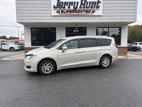 White 2020 Chrysler Pacifica Touring L for sale in Lexington, NC