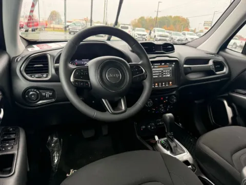More photos of 2022 Jeep Renegade Latitude at Jerry Hunt Supercenter - Lexington, NC
