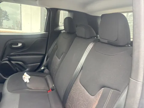 More photos of 2023 Jeep Renegade Latitude at Jerry Hunt Supercenter - Lexington, NC