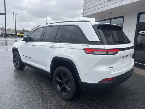 More photos of 2023 Jeep Grand Cherokee Altitude at Jerry Hunt Supercenter - Lexington, NC