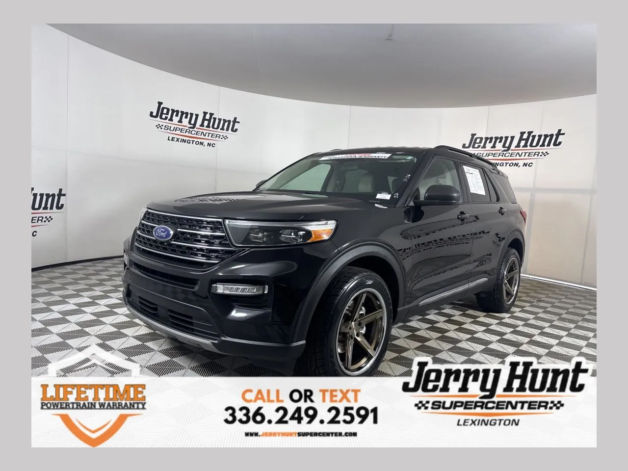 2023 Ford Explorer XLT's photo