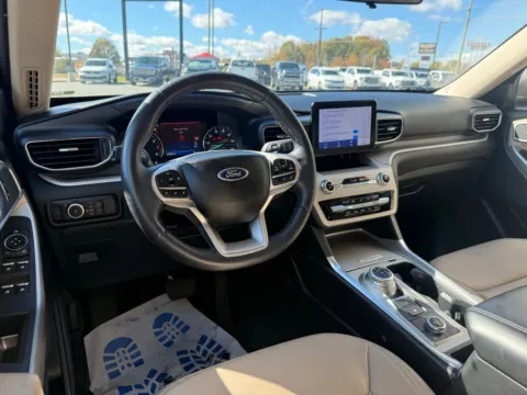 More photos of 2023 Ford Explorer XLT at Jerry Hunt Supercenter - Lexington, NC